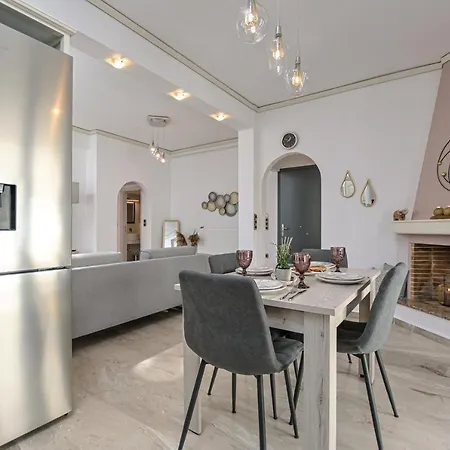 Golden Rose Elegant Vacation Apartment *